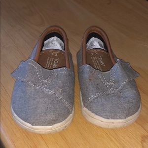 Toms T4 shoes